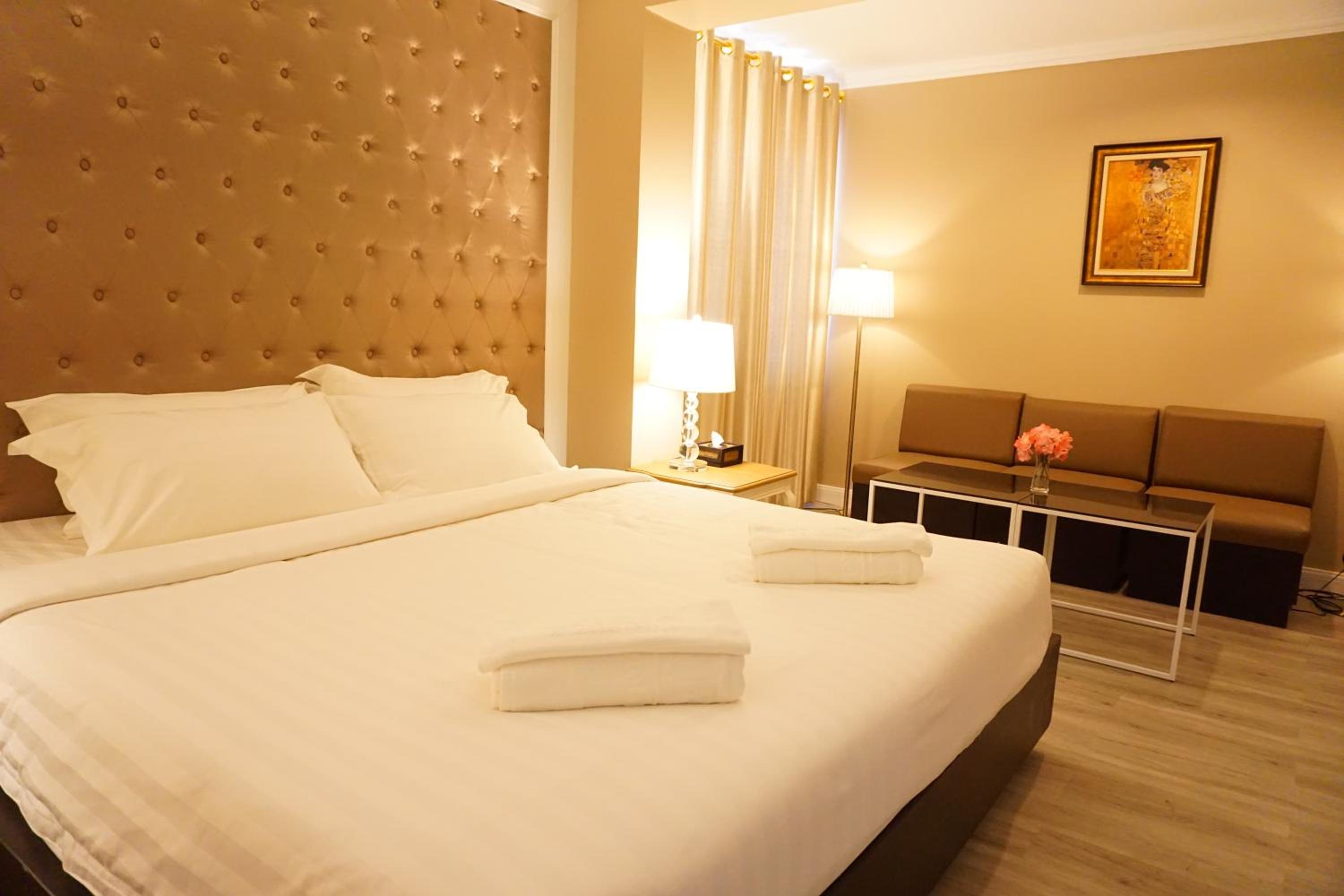 Taris Art Hotel Phrae 14/96