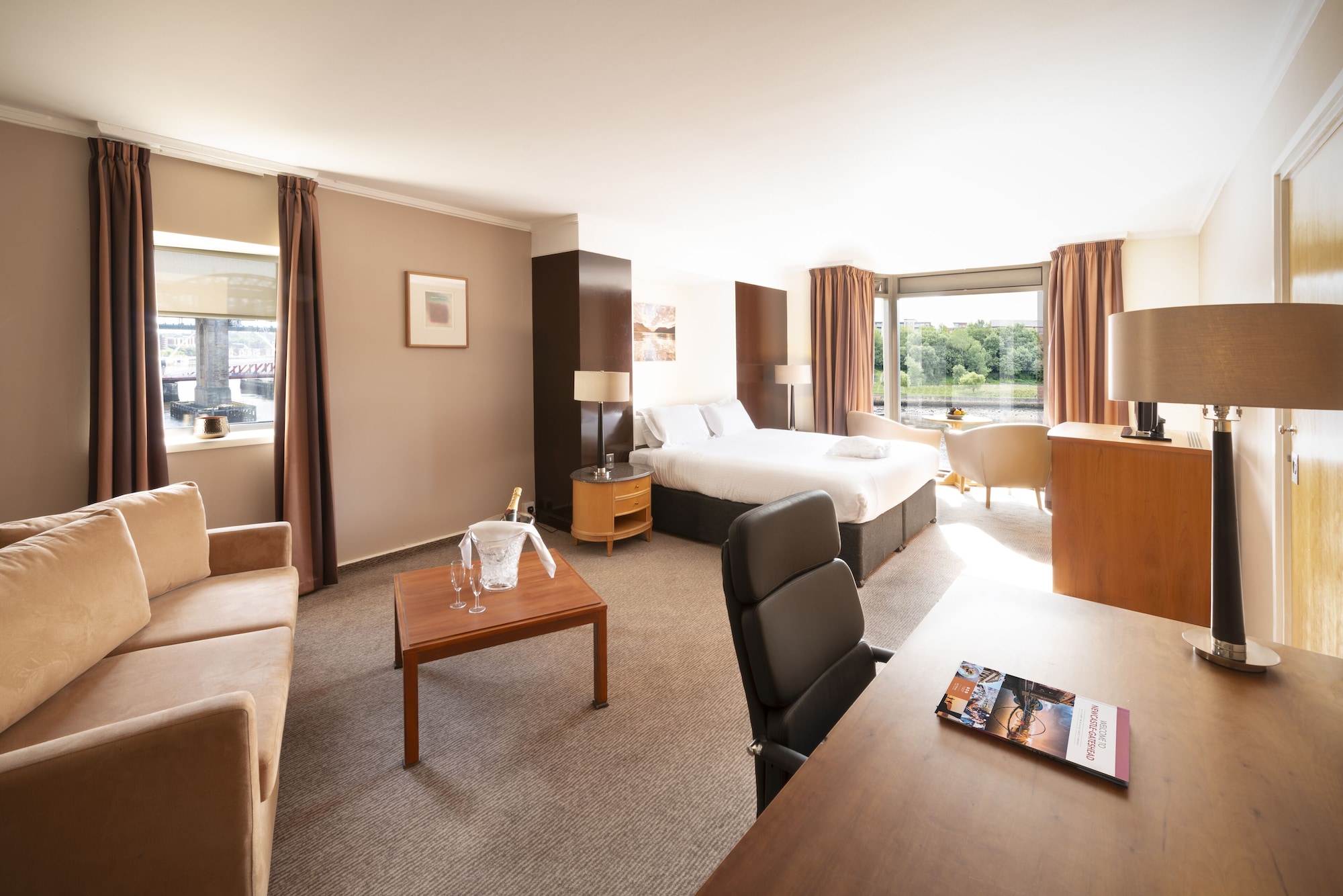 EXECUTIVE, SUITE