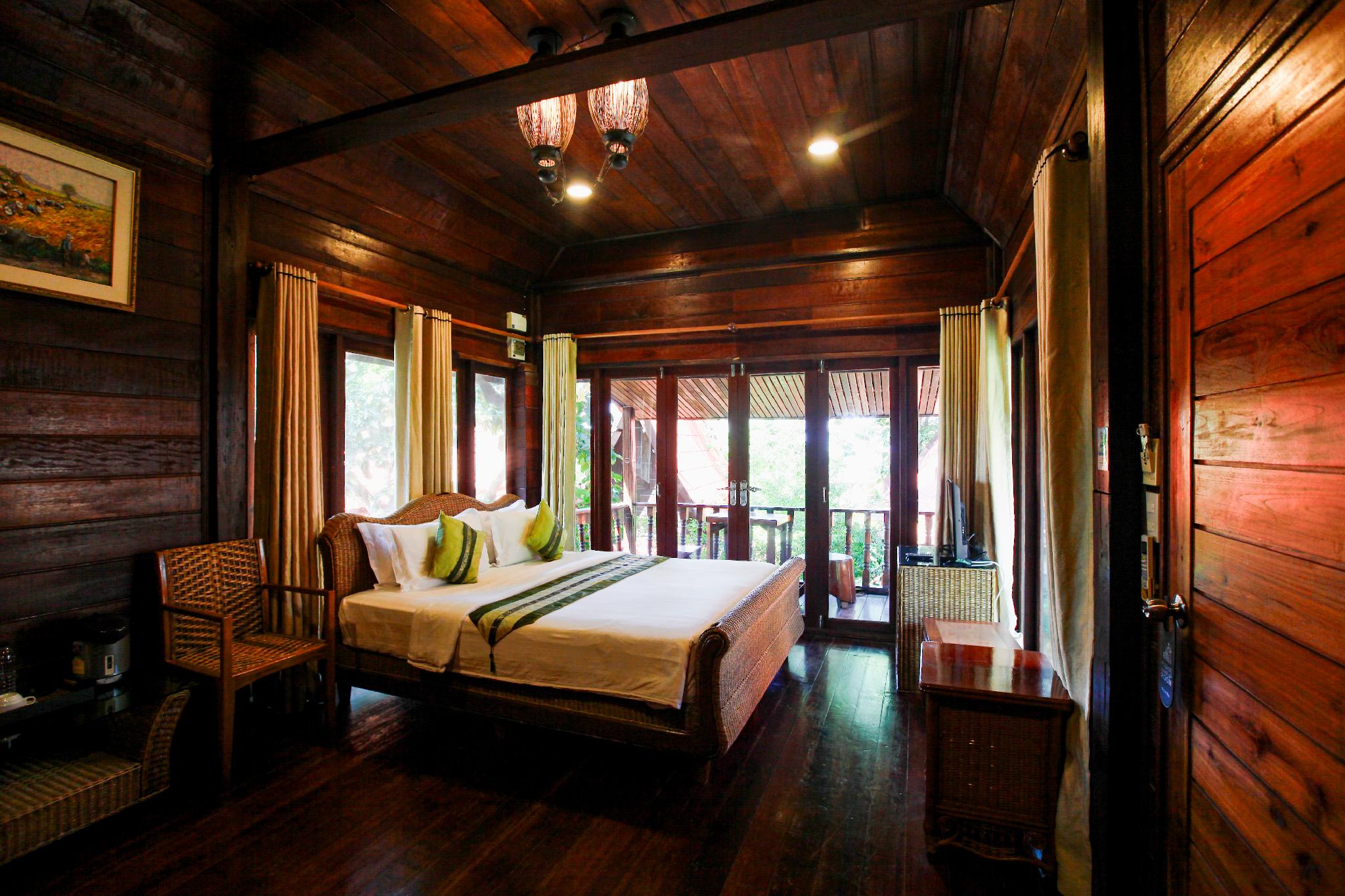 Room, Hill Side