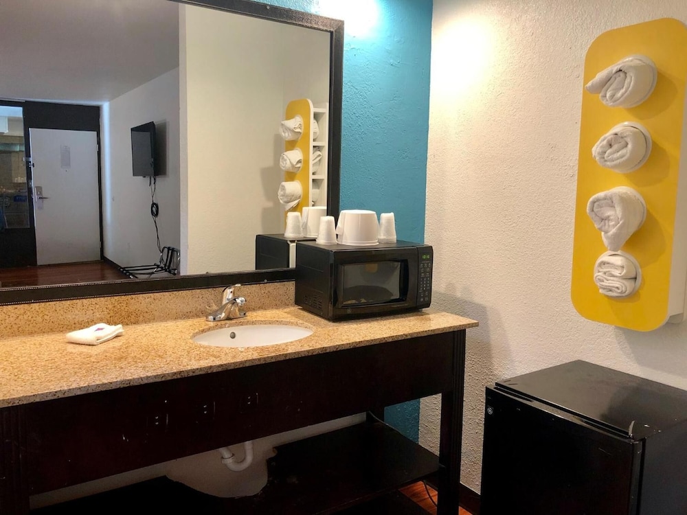 Motel6 Nashville, TN - Airport 44/54