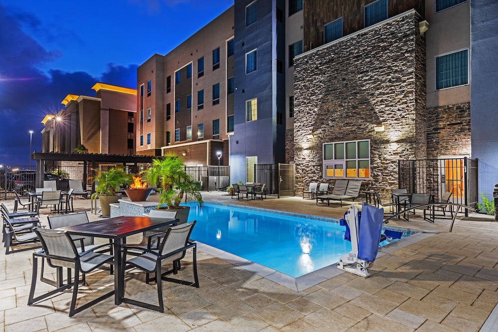 Staybridge Suites Portland 24/47
