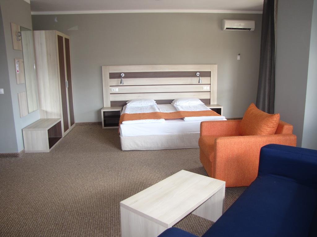 Blue Orange Beach Resort 8/42