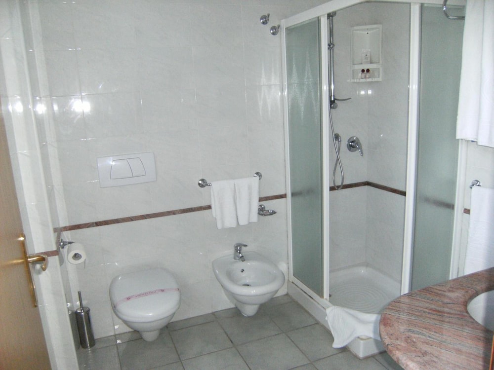 Kings House Hotel Resort 44/46