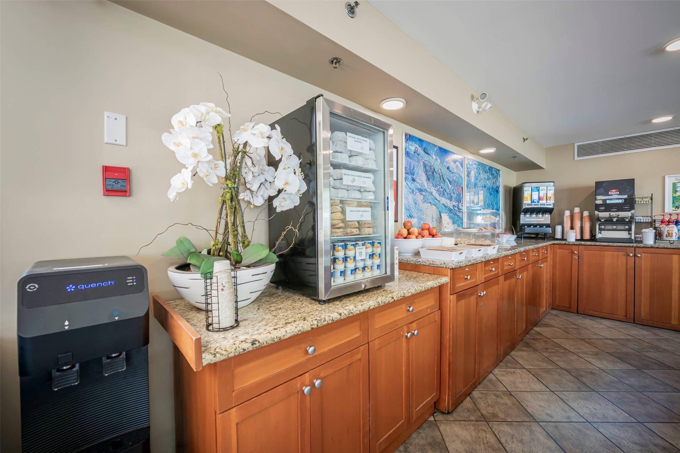 Econo Lodge Inn & Suites North Vancouver 12/52