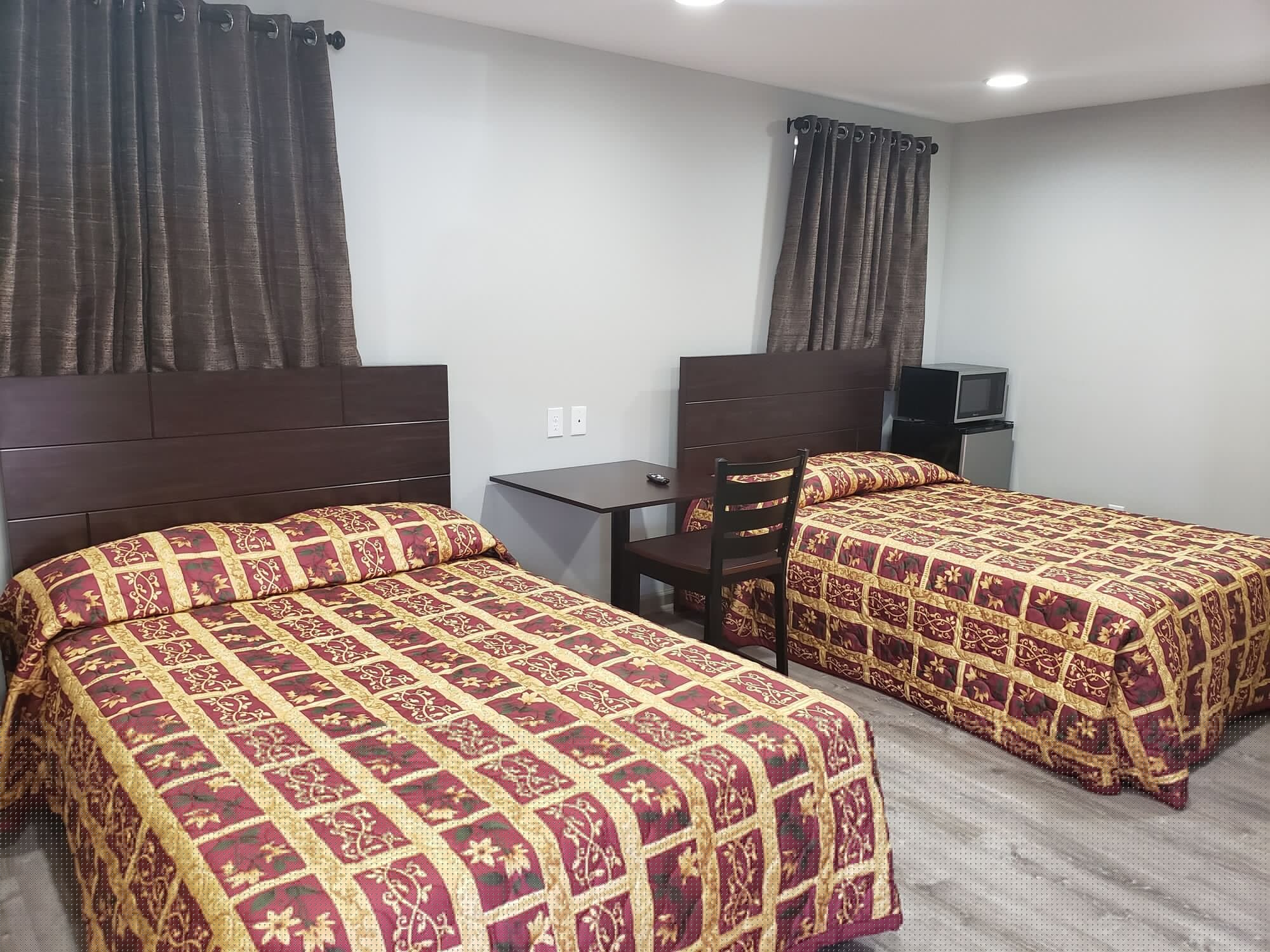 ROOM, 2 DOUBLE BEDS