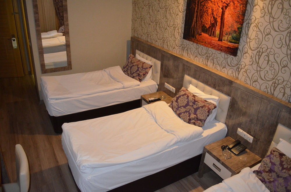 Otel Le Grand 12/22