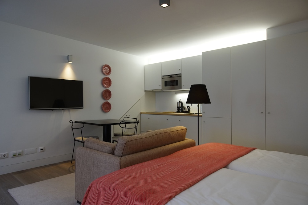 Alma Moura Residences 24/52