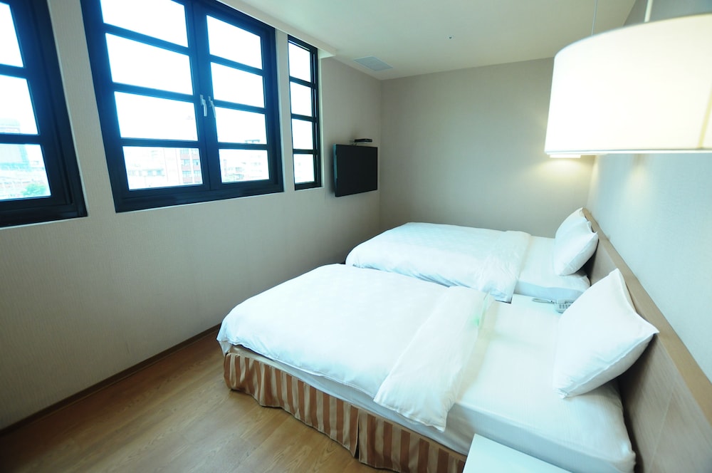 Kindness Hotel - Kaohsiung Main Station 23/51