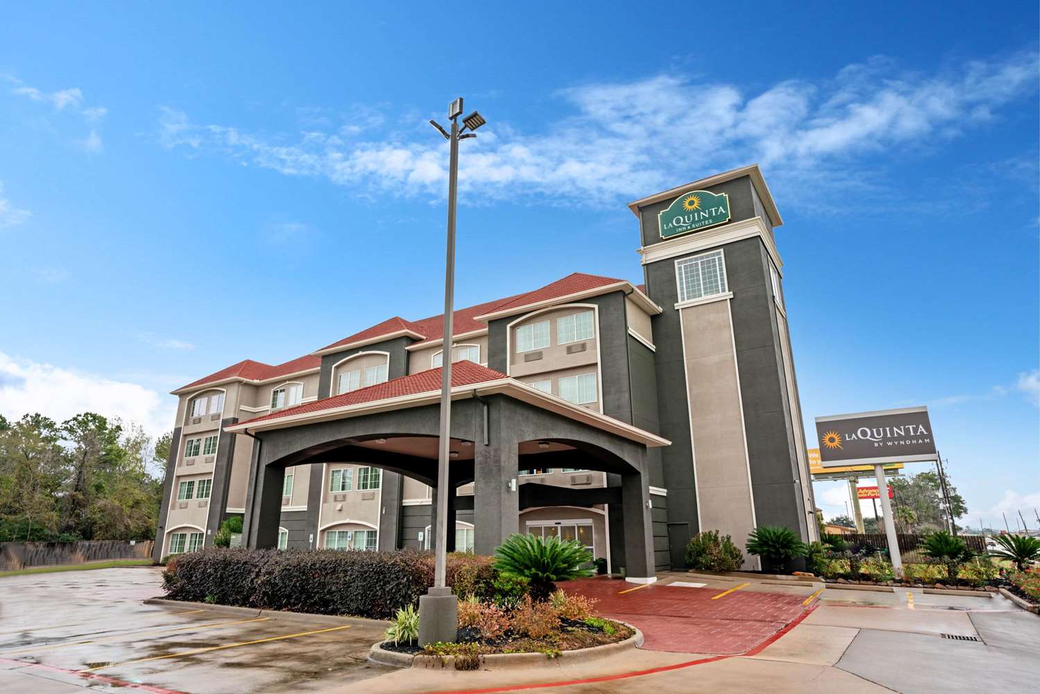 La Quinta Inn & Suites by Wyndham Houston - Magnolia 4/48