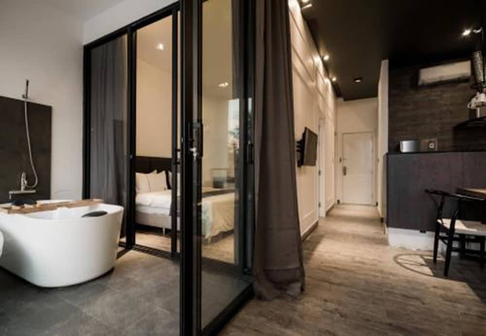 White Boutique Hotel and Residences 39/72