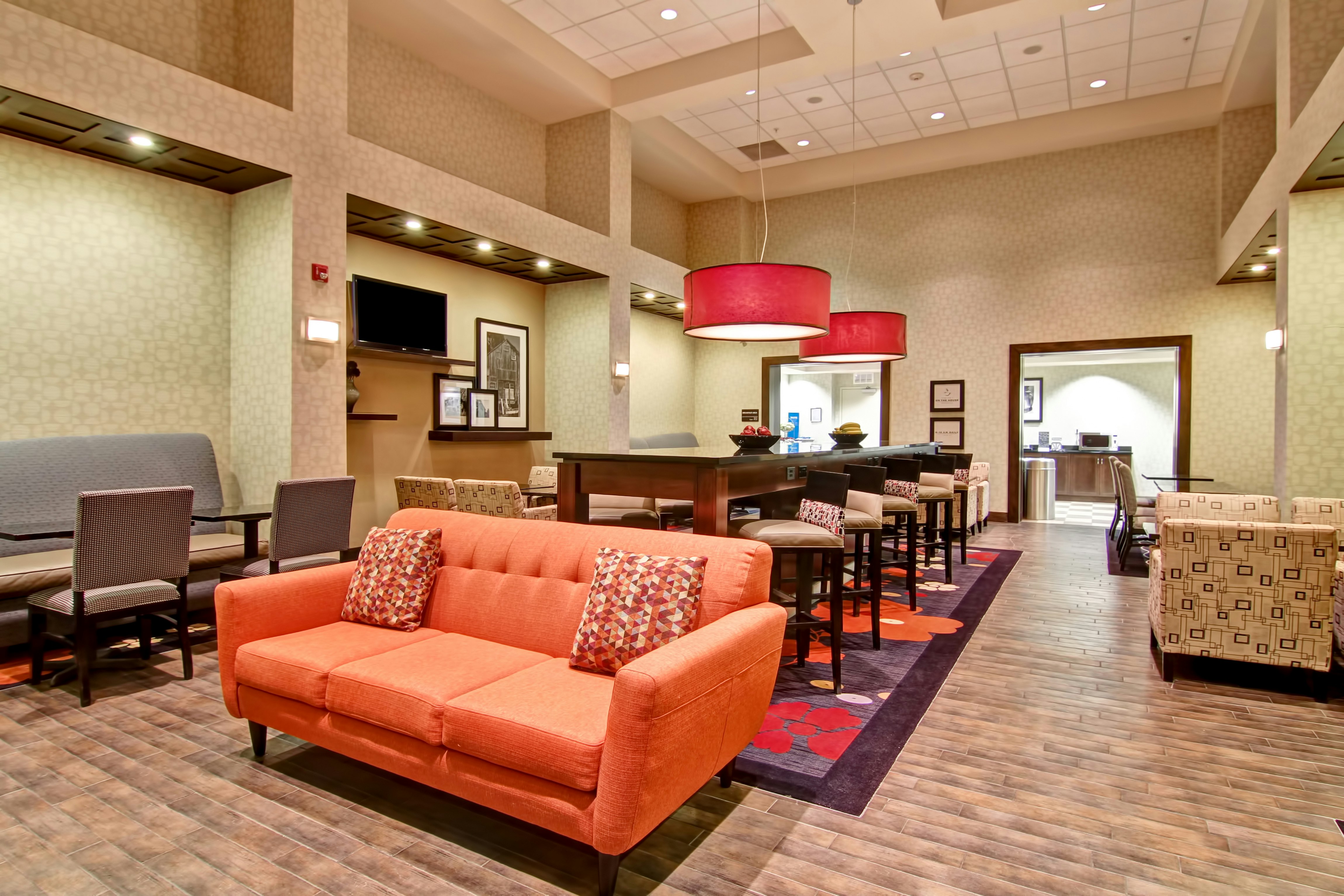 Hampton Inn Suites By Hilton Red Deer 27/38