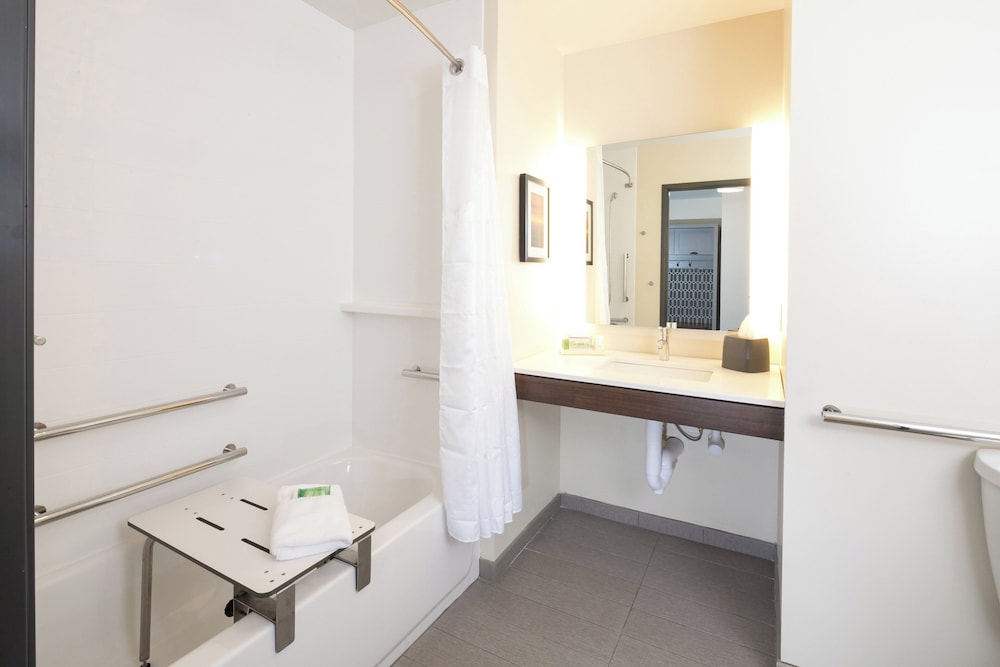 جناح بسرير كينج بغرفة نوم واحدة لذوي الإعاقة، Holiday Inn Kalamazoo West 4/4
