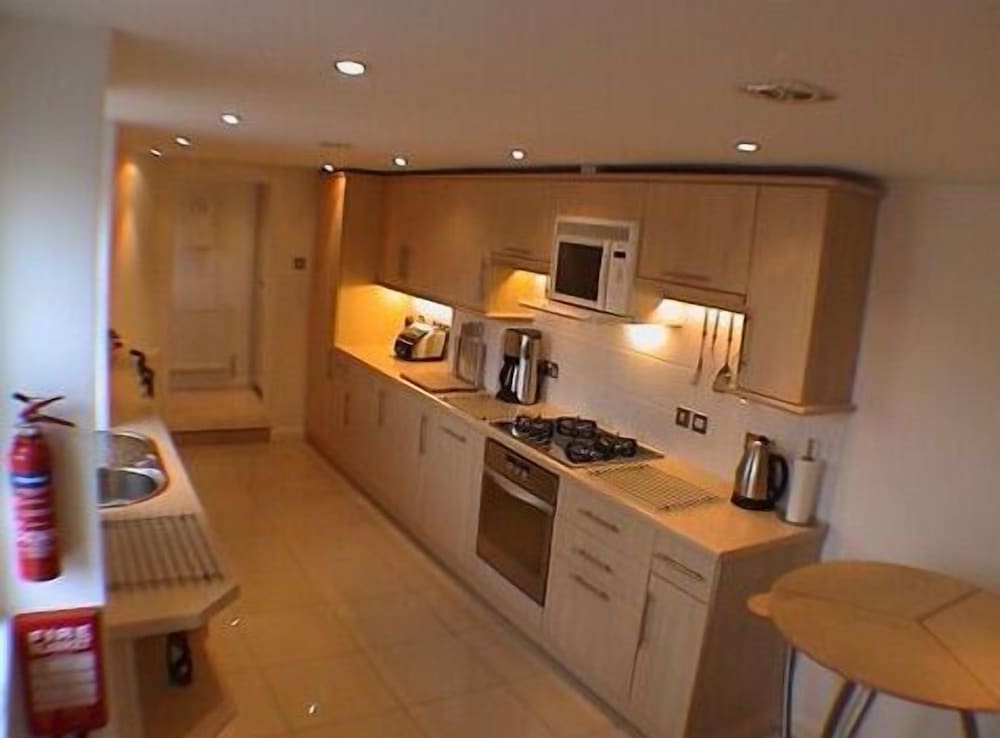 Earle House Serviced Apartments 3/50