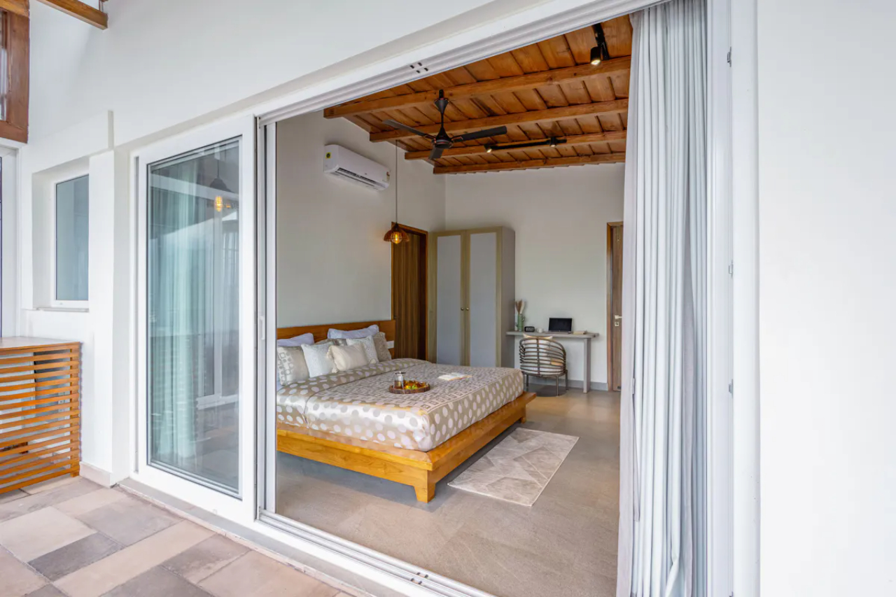 Room at ELIVAAS 2 BHK with Terrace & Lake View Antarmann Casa Ember, NAINITAL