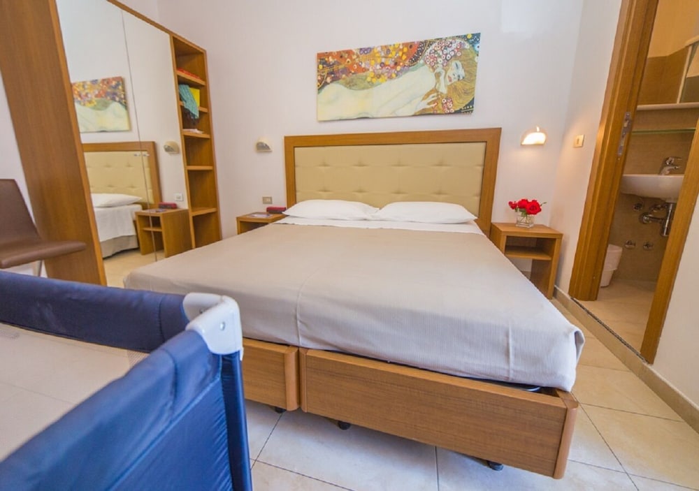 Mediterraneo Hotel and Suites 13/50