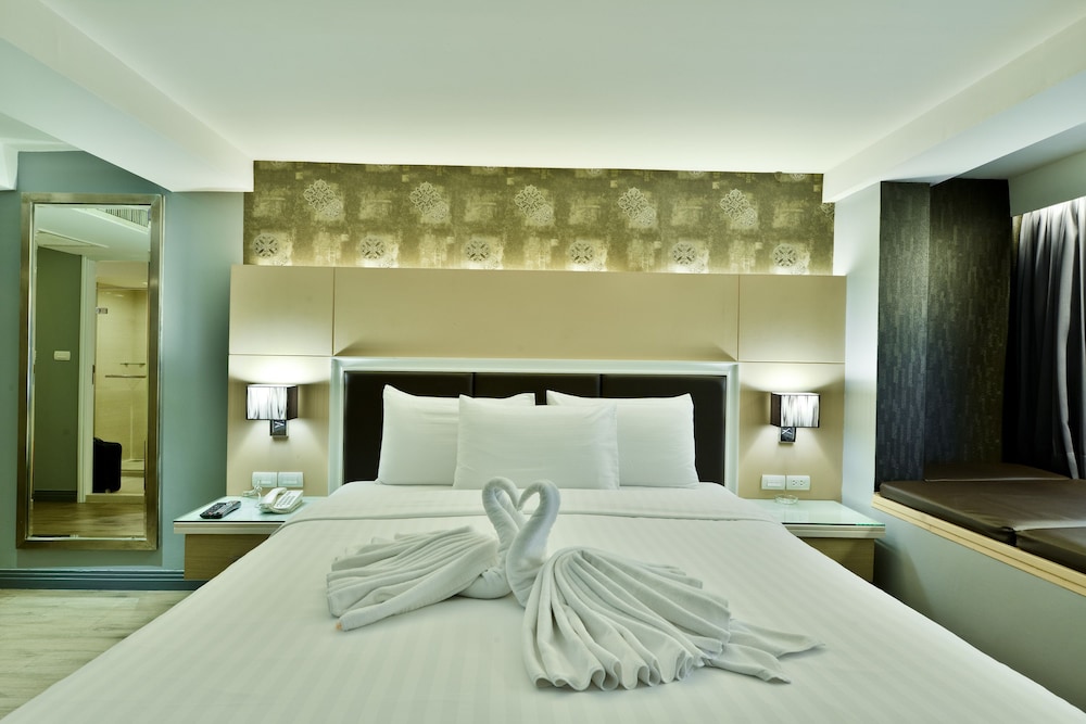 EXECUTIVE, KING BED
