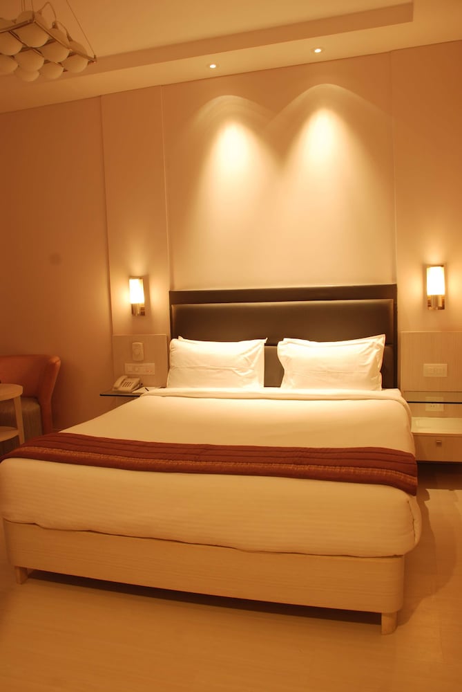 Sarovar Portico Naraina 21/54