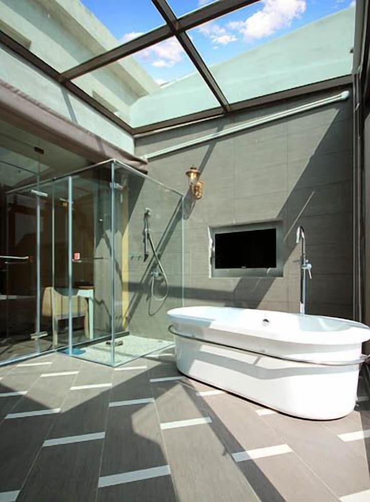 Jing Guan Hotel 40/50