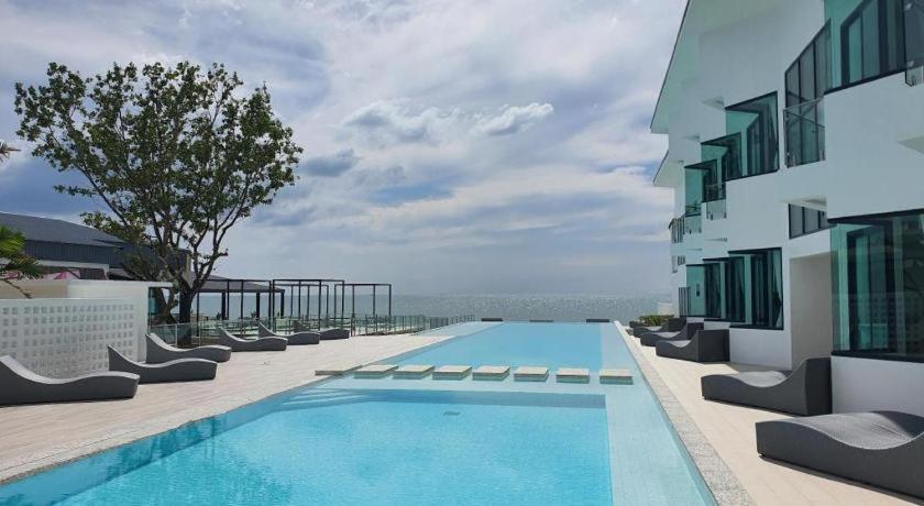 Rattana Pura Beach Resort 49/54