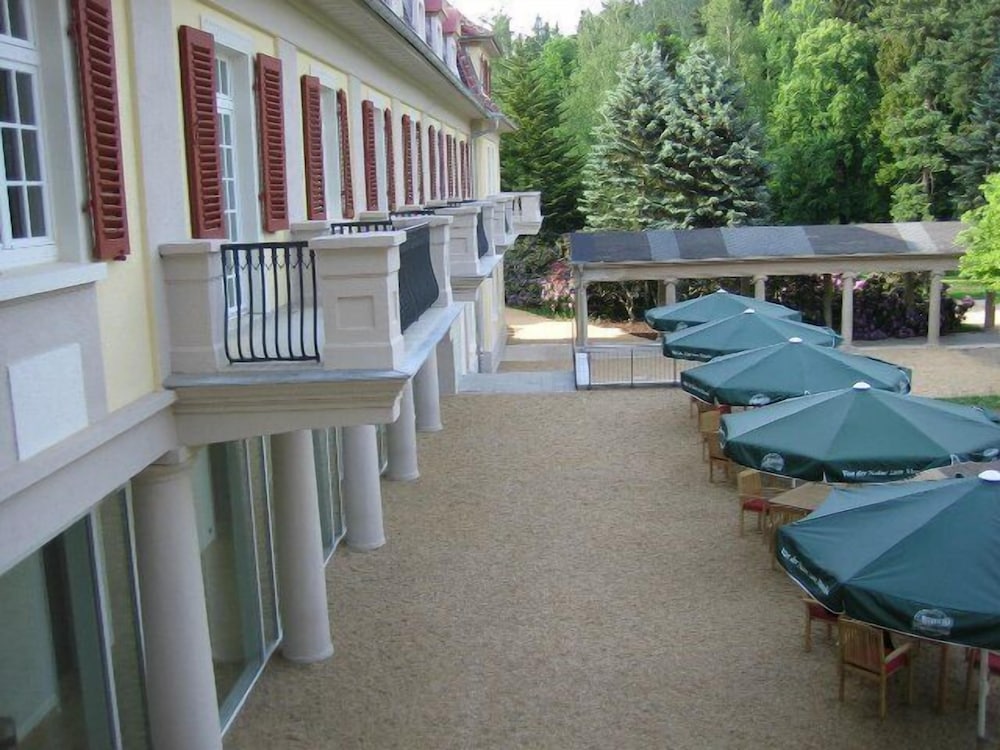 Sante Royale Hotel 60/65