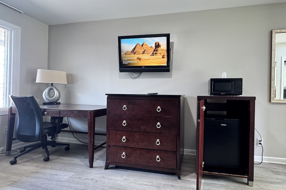 Economy 7 Inn Hampton W Pembroke 52/64