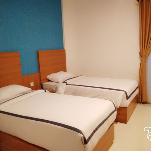 Medium, Twin Beds