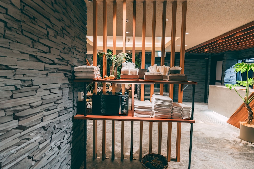 R Hotel Honmachi 14/17
