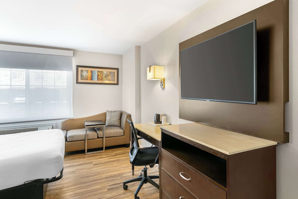 Quality Inn & Suites Sacramento 38/46