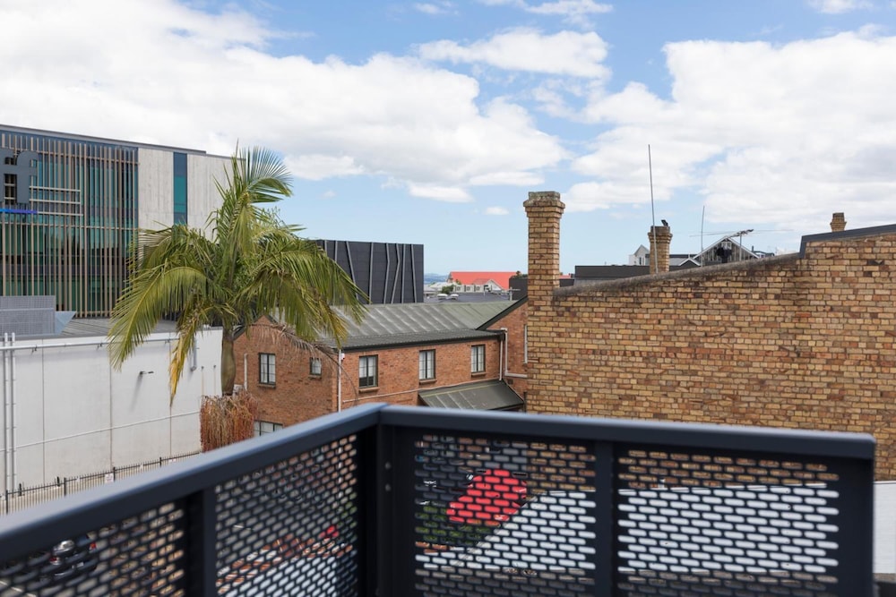 Quest Ponsonby 9/44