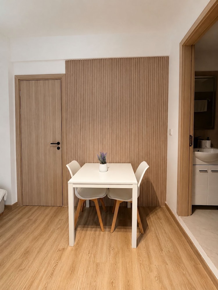 Valentinos Apartments 22/47