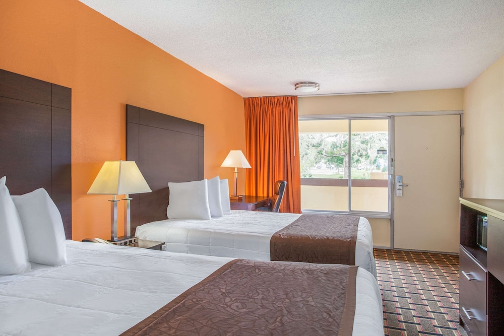 Days Inn by Wyndham Brooksville/Dade City 11/31