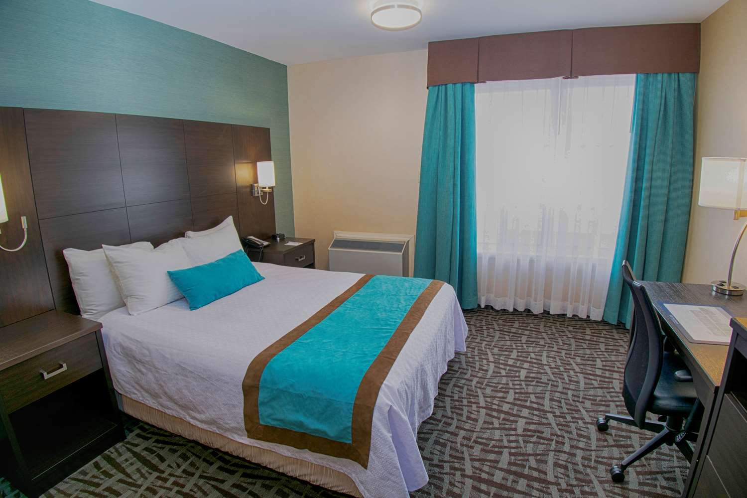 Room, Queen Bed, Main Floor, Accessible