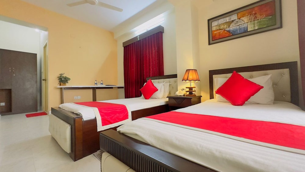 Hotel Grand Circle Inn 26/60
