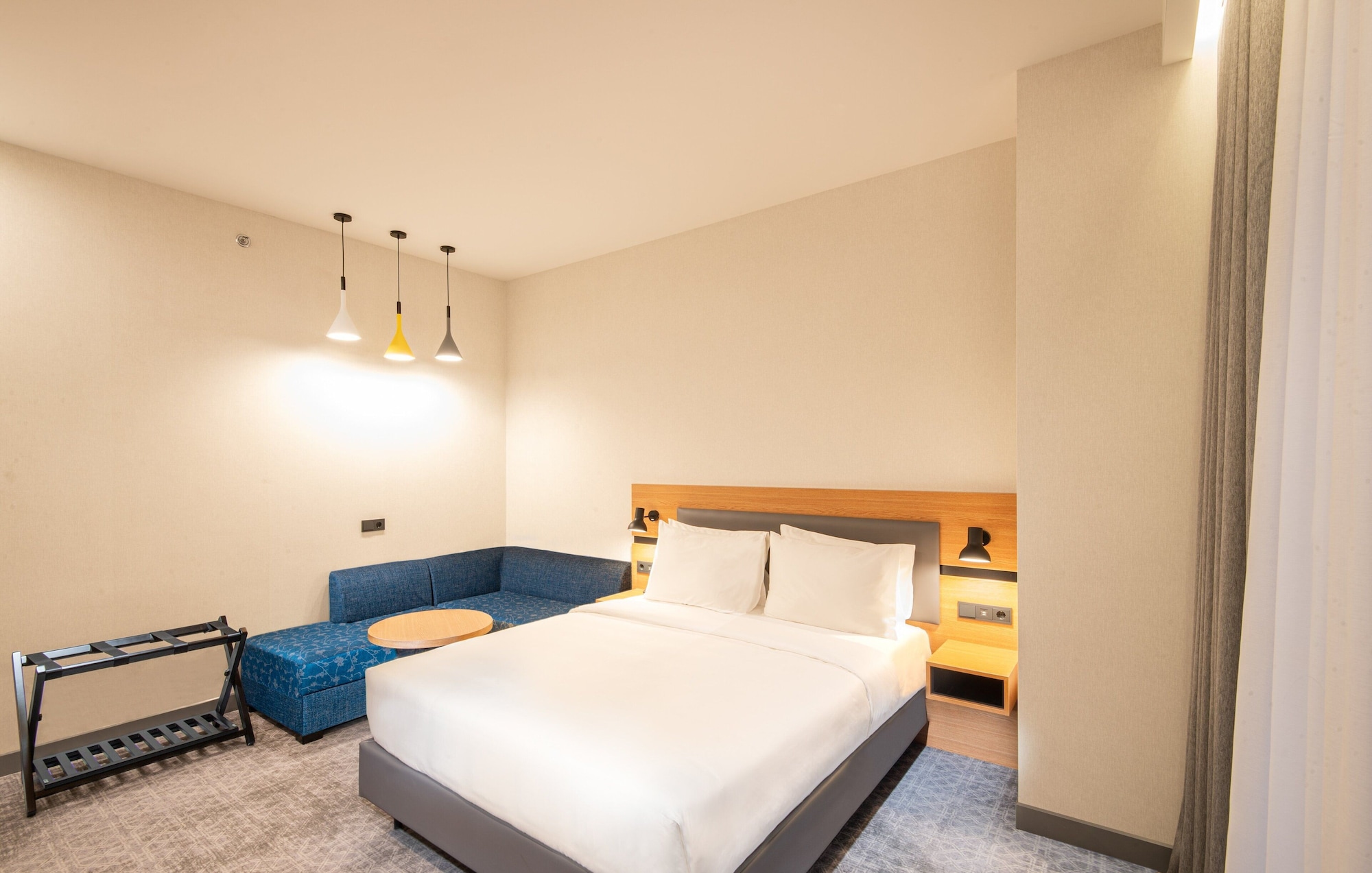 STANDARD, QUEEN BED