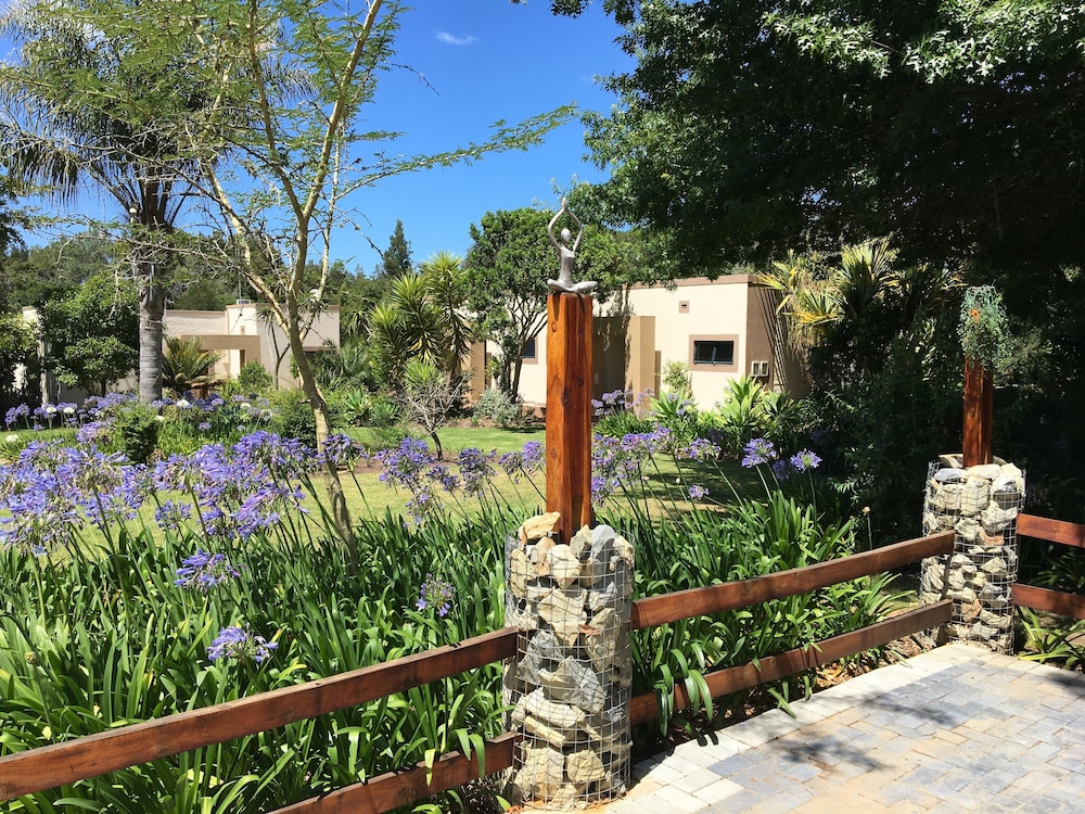 Lily Pond Country Lodge 75/82