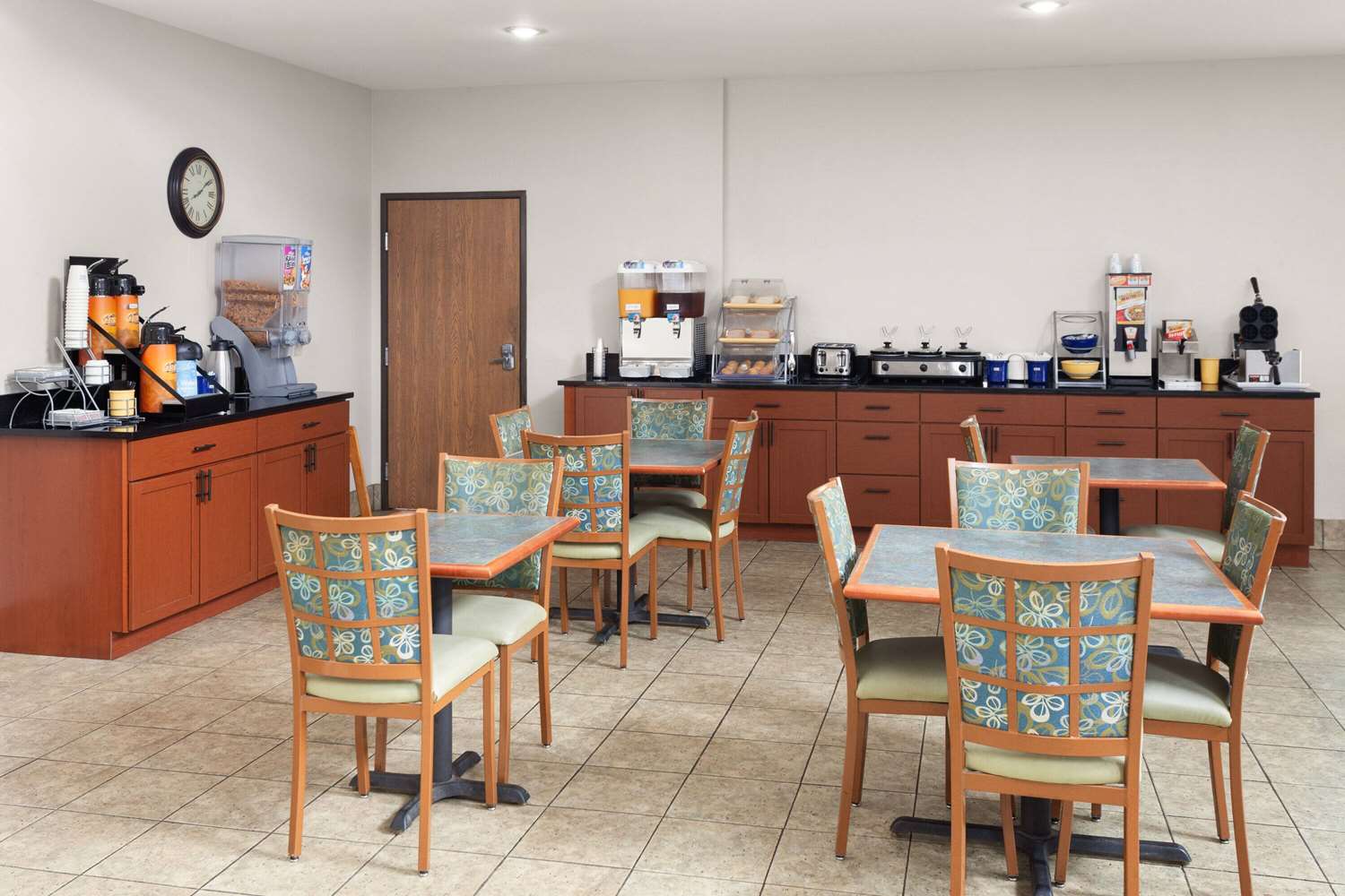Days Inn & Suites by Wyndham Morris/I-80 12/18