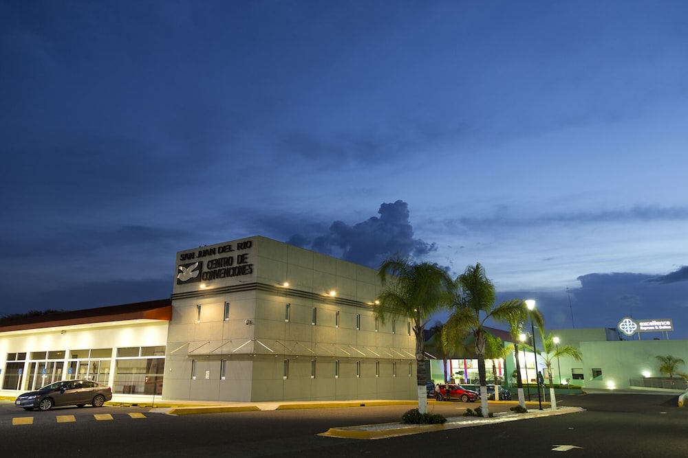 Excellence Express & Suites San Juan Del Rio 2/39
