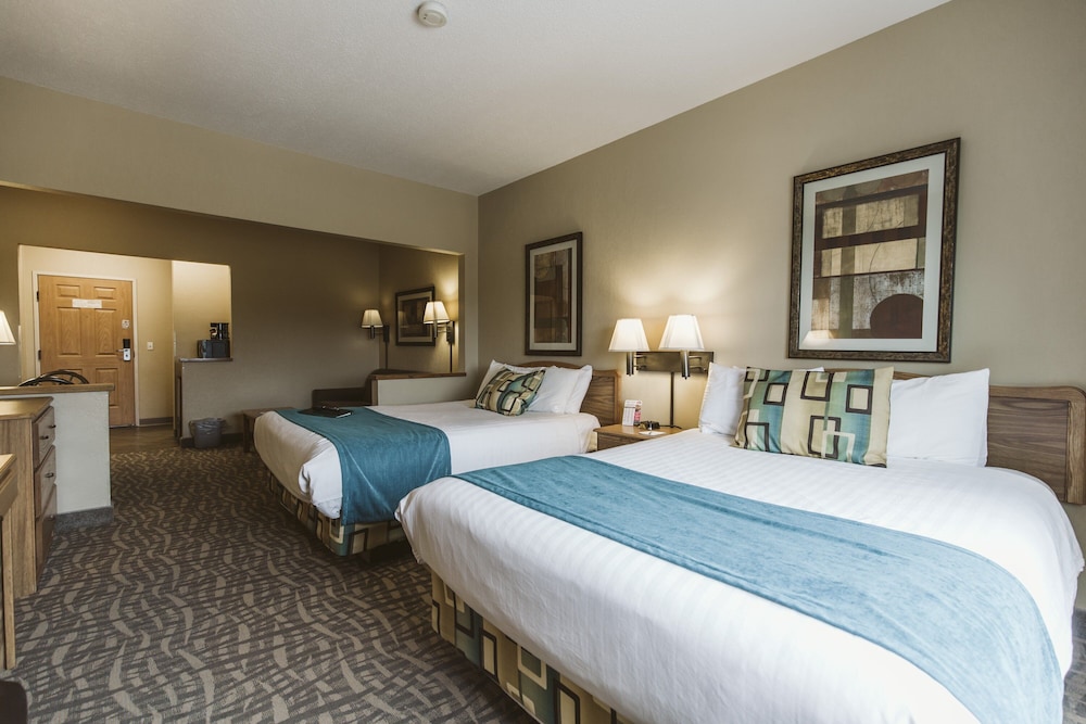 Expressway Suites Bismarck 15/65