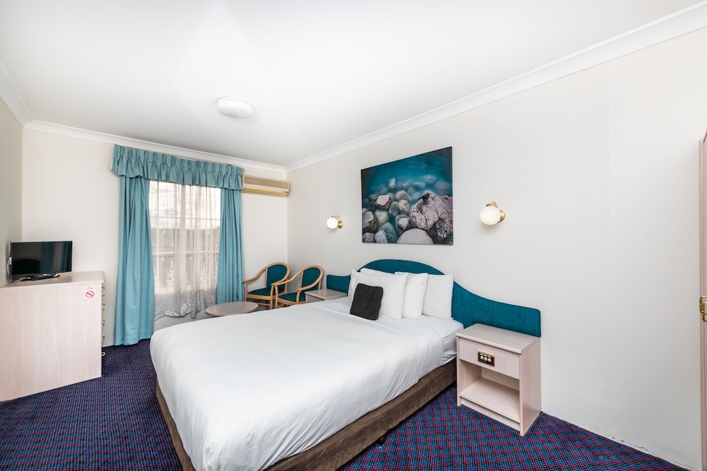 Golden Age Motor Inn Queanbeyan 16/50
