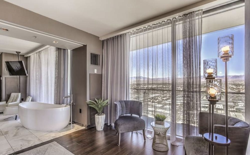 Palms Place 51/61