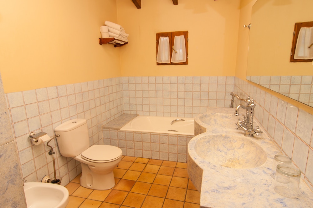 Finca Hotel Ses Cases Noves 45/50