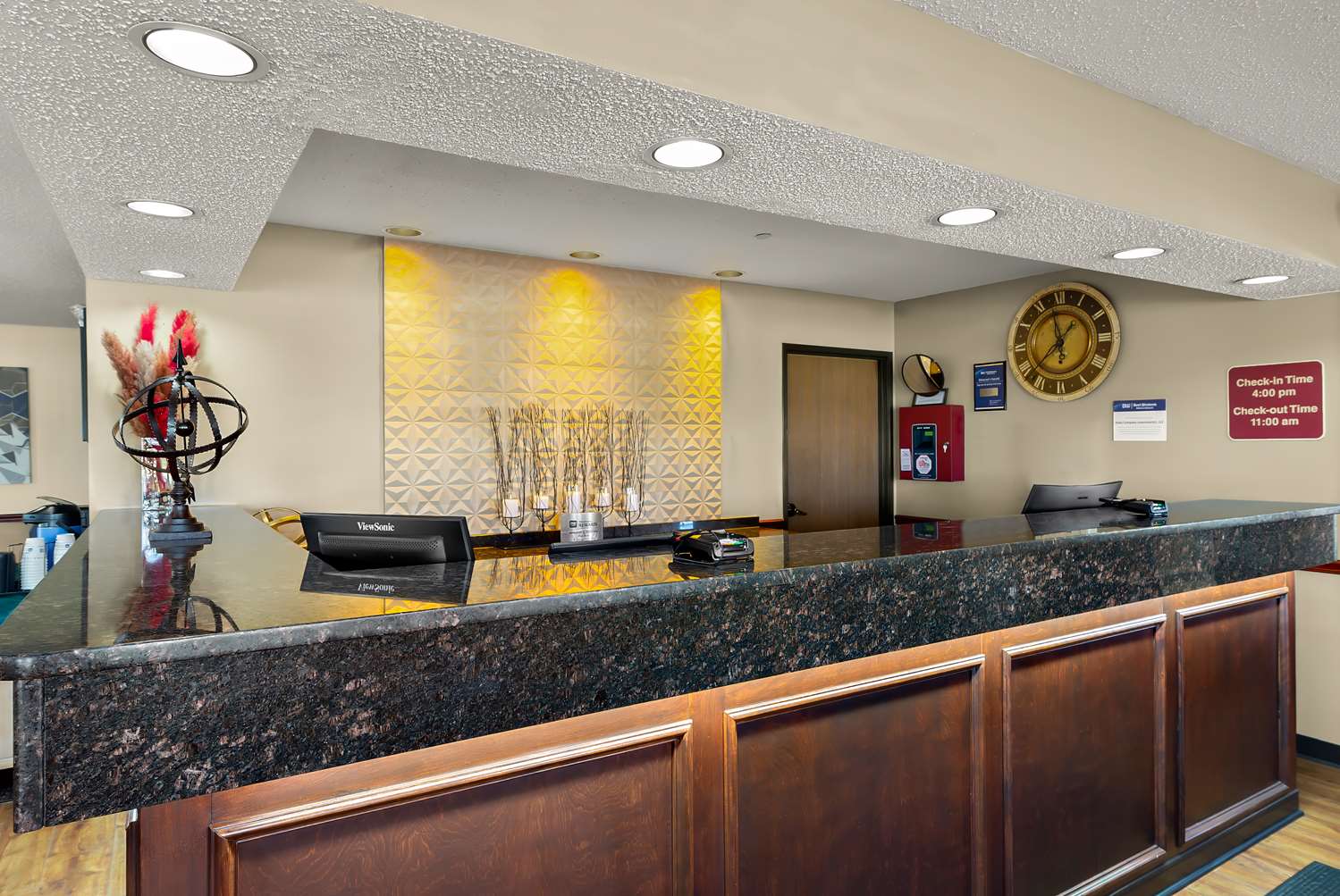 Best Western Lakewood Inn 4/37