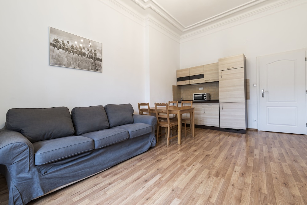 Royal Road Residence 31/50