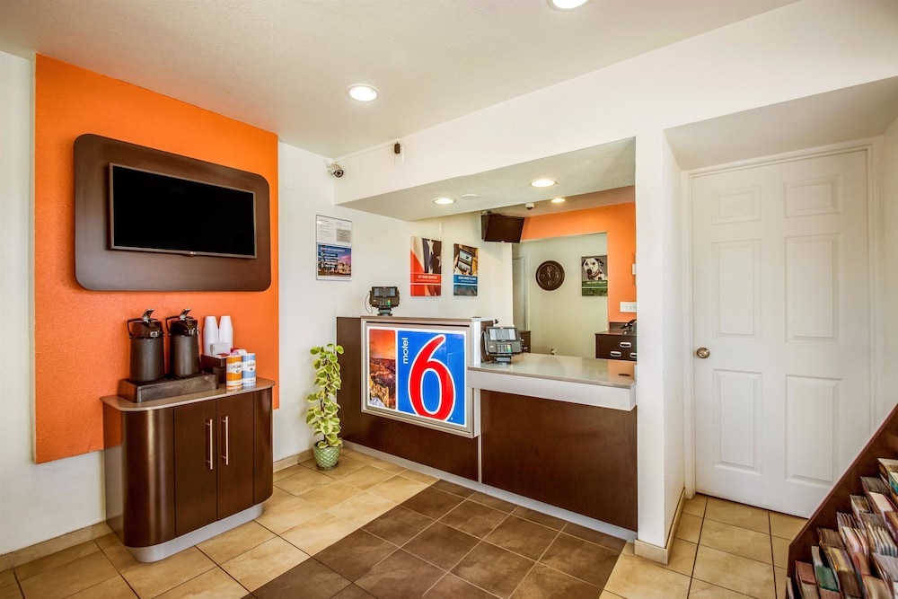 Motel6 Youngtown, AZ - Phoenix - Sun City 9/45