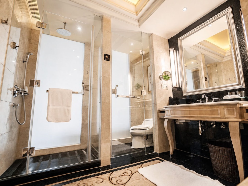 C & D Hotel Fuzhou 49/50
