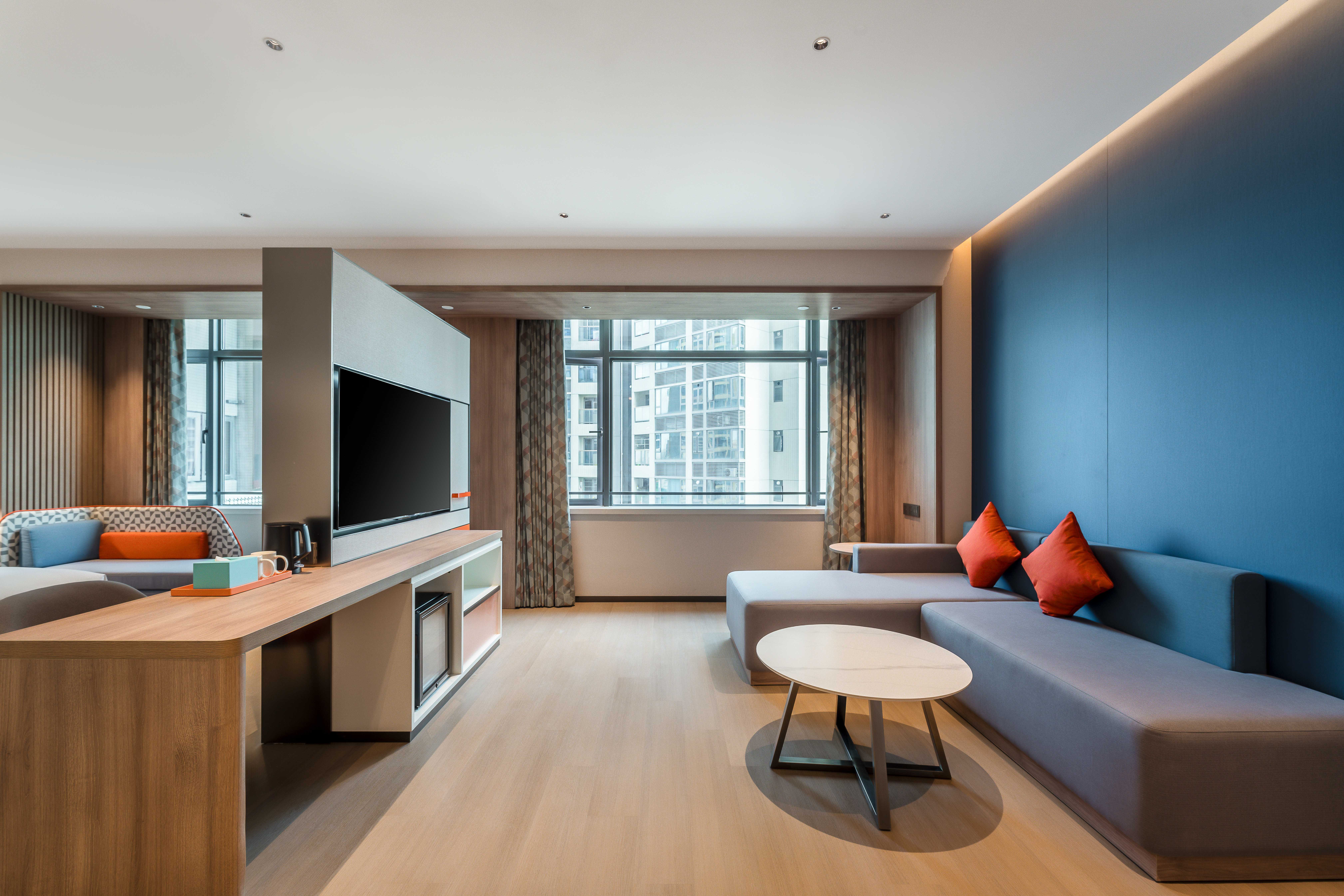 Holiday Inn Express Jiangmen East Station 36/51