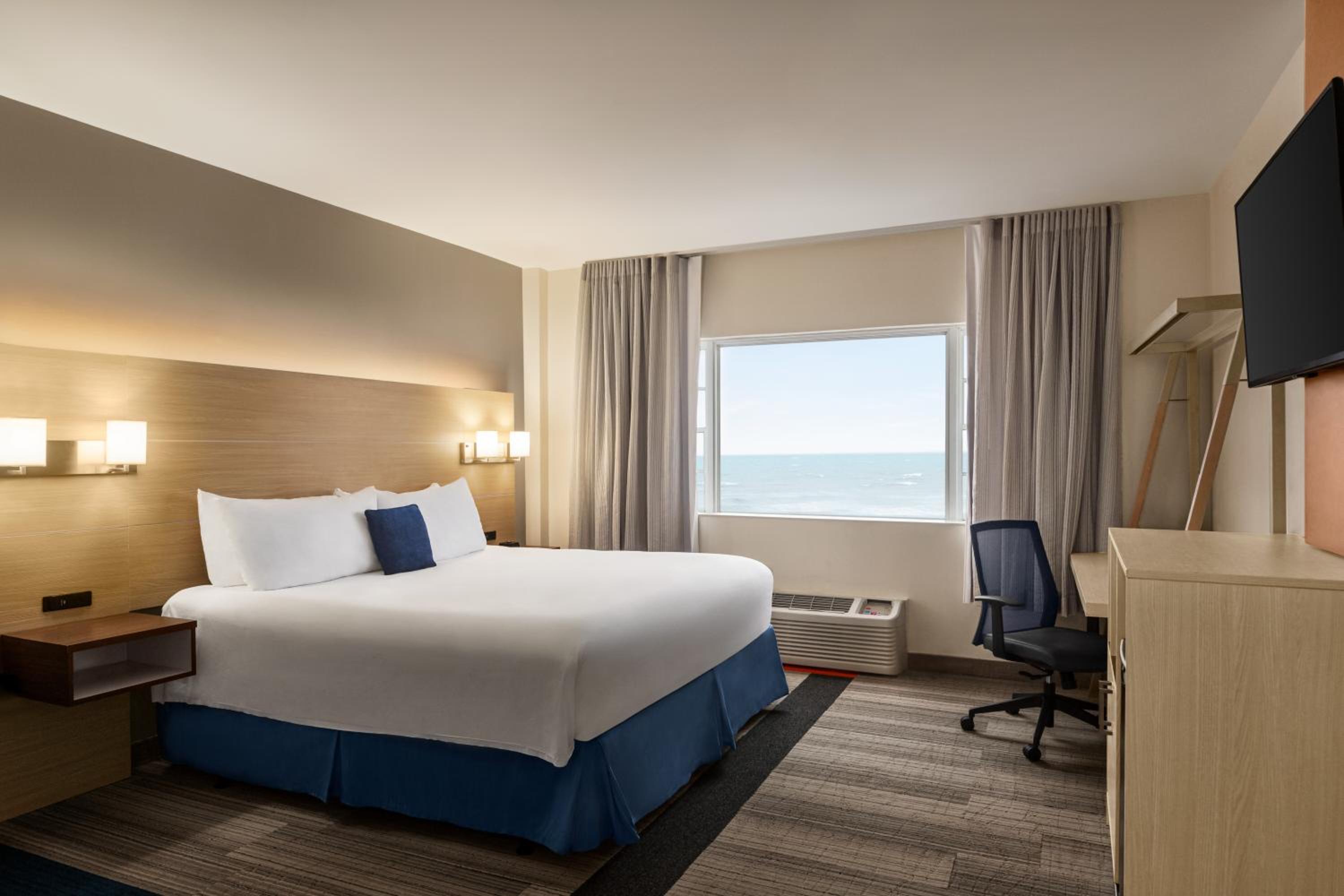 ROOM, KING BED, OCEAN FRONT