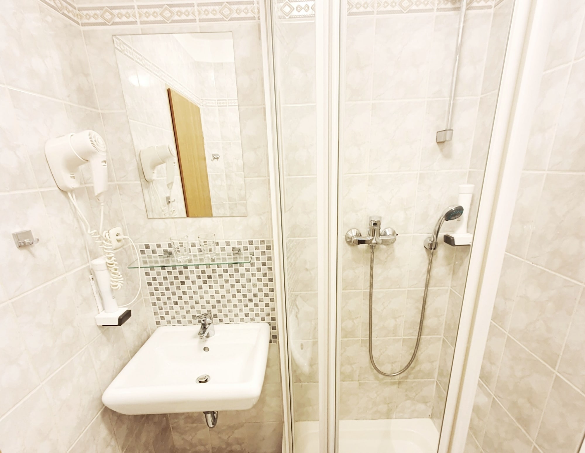 Room, Triple, Double Bed, Relax Inn Hotel Prague 4/4