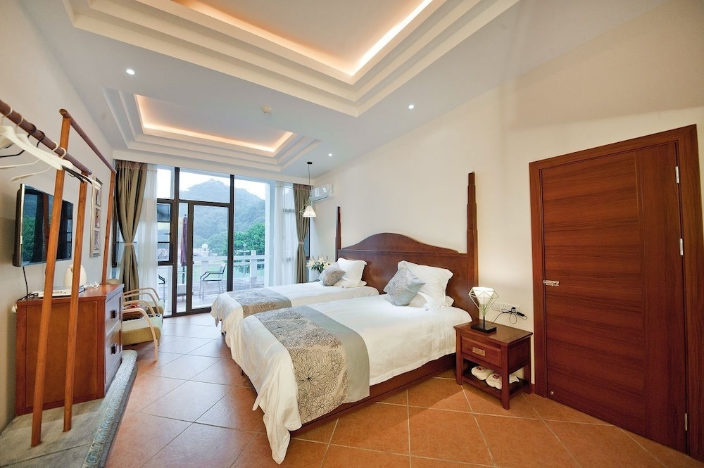Guilin Crystal Crescent Moon Hotel 40/71