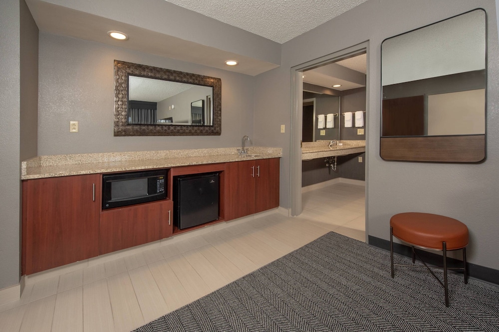 Courtyard By Marriott Frederick 4/34